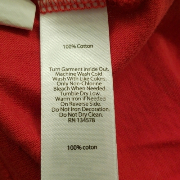 Vineyard Vines Red Christmas T-Shirt - Picture 9 of 9